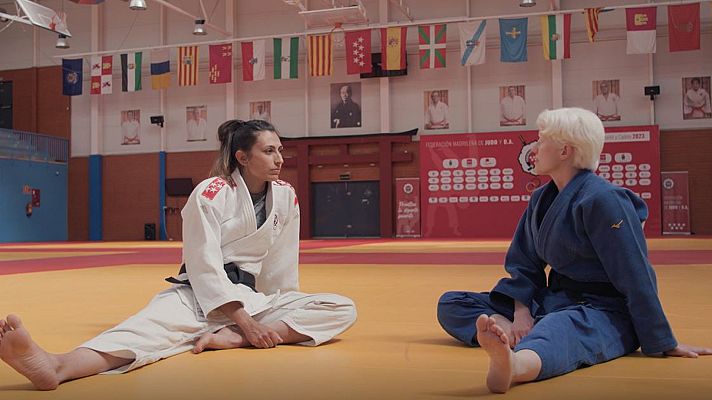 De seda y hierro - Vivir el momento - Lengua de signos