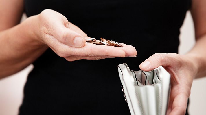 Telediario 1 - Día Mundial del Ahorro: la mitad de españoles no logra guardar más de 100 euros al mes