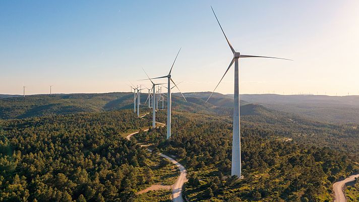 Telediario 1 - Una segunda vida para las palas de los aerogeneradores que se retiran