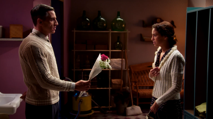 Salón de té La Moderna - Cañete se lanza y pide una cita a Trini