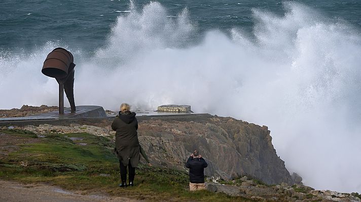 Informativo 24h - La borrasca Ciarán remite pero mantiene la alerta por viento