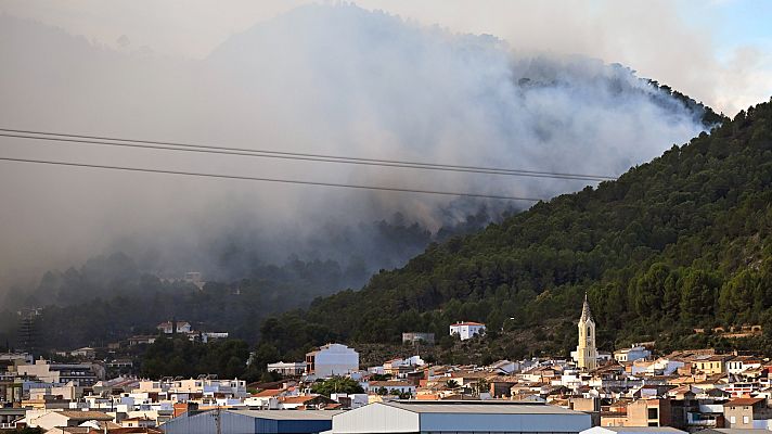 Informativo 24h - El incendio en Valencia obliga a desalojar a 850 personas
