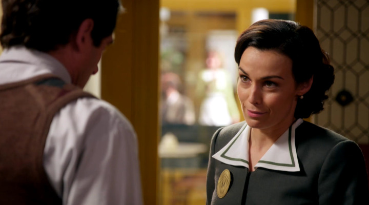 Salón de té La Moderna - Miguel finge haber sido cura para rechazar a Teresa