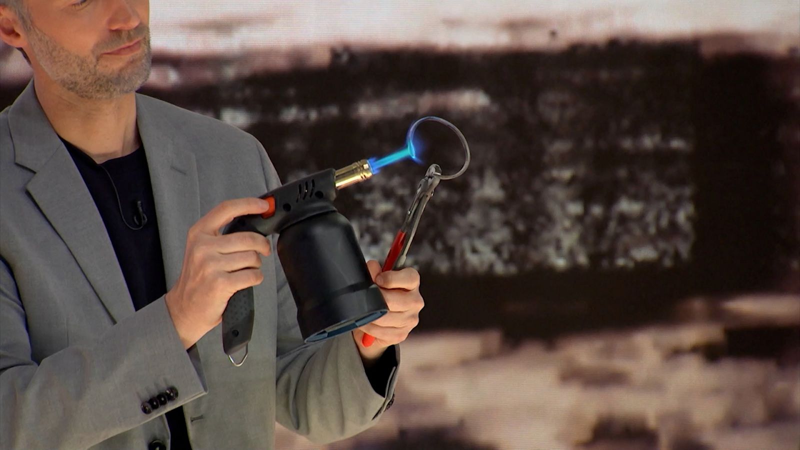 Sometemos al titanio a altas temperaturas para ver si es moldeable