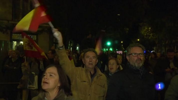 L'Informatiu - Crítiques creuades per les manifetacions a les seus del PSOE