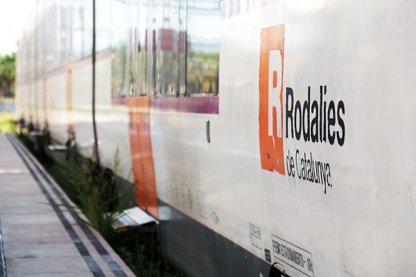 Telediario 2 - Los sindicatos de Renfe y Adif convocan cinco días de huelga por el traspaso de Rodalies