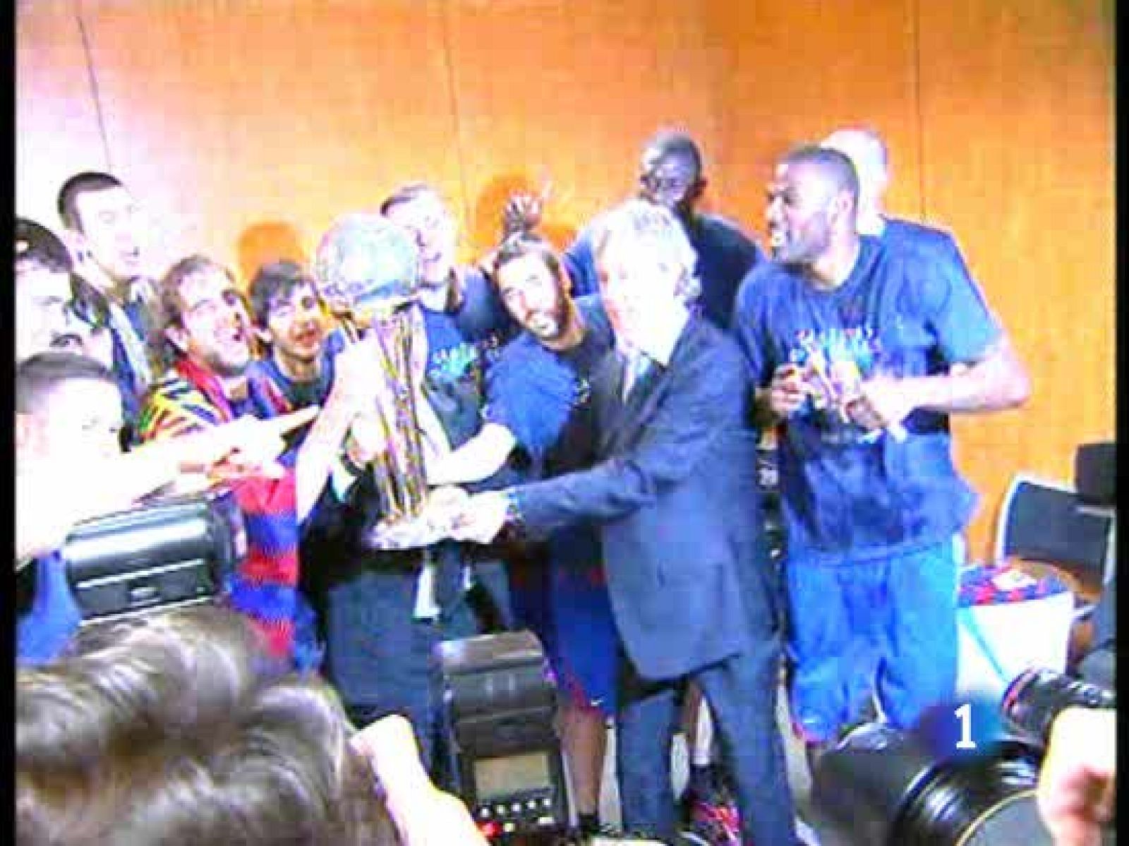 La celebración en los vestuarios - Baloncesto en RTVE | Ver