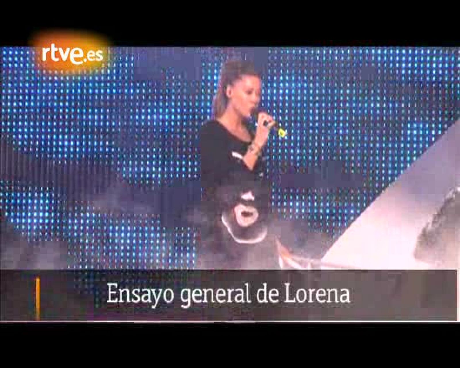 Lorena interpreta "Amor mágico" durante el ensayo general de la gala.