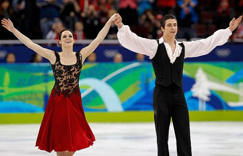La pareja canadiense formada por Tessa Virtue y Scott Moir llegará a la final como la pareja mejor colocada.