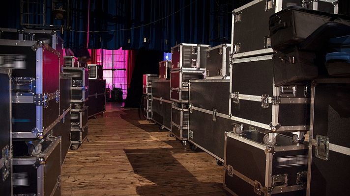 Telediario 1 - Todo listo en el 'backstage' para la gala de los Latin Grammy en Sevilla