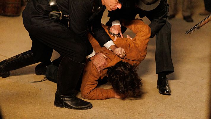 Salón de té La Moderna - Raimundo es detenido por la policía