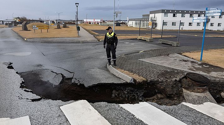 Telediario 1 - La ciudad islandesa de Grindavík, en vilo por el volcán