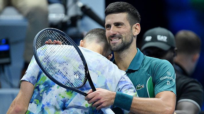  - Djokovic derrota a Hurkacz y necesita la victoria de Sinner para estar en semifinales de la 'Copa de Maestros'