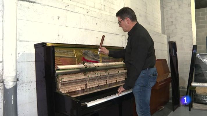 L'Informatiu - Retornen la màgia a l'afinador de pianos