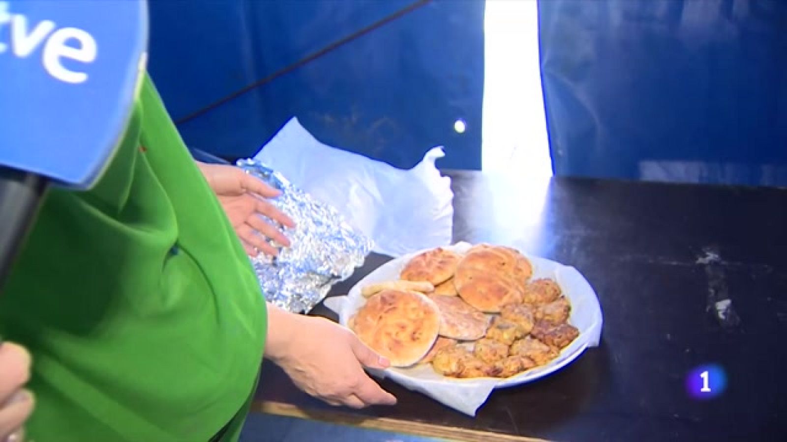 Distintas nacionalidades se sientan a la mesa -Ver ahora