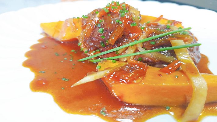 Saber vivir - Receta de carrilleras guisadas con manzana