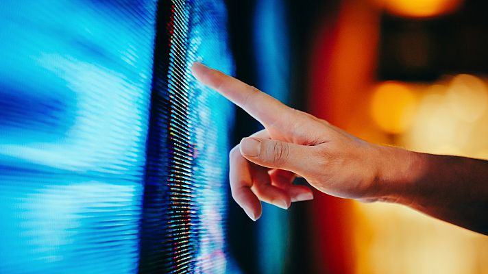 Telediario 1 - El negocio de la inteligencia artificial: el sector mueve más dinero tras ChatGPT