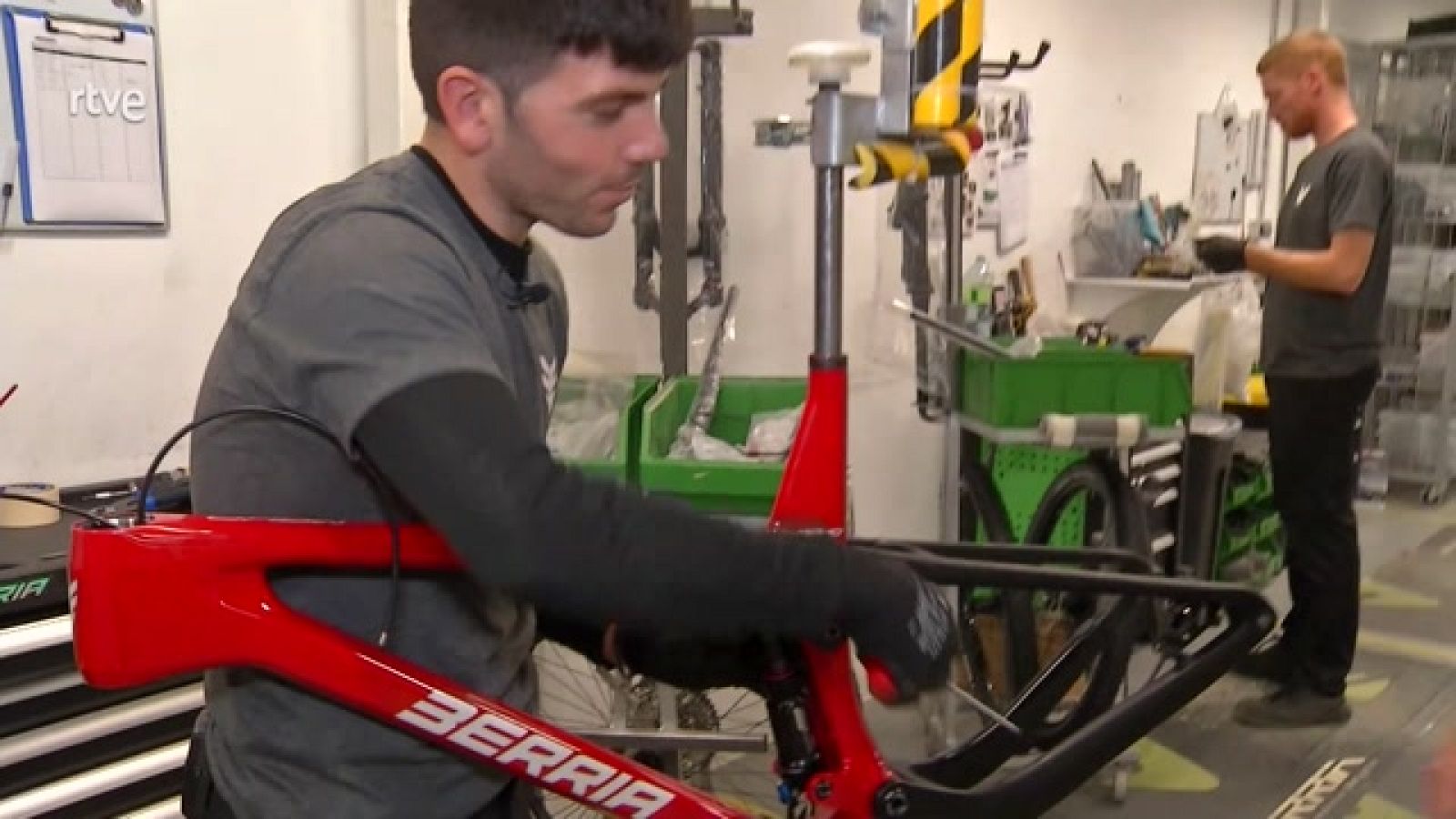 AQUÍ HAY TRABAJO - Bicis para competir - ver ahora