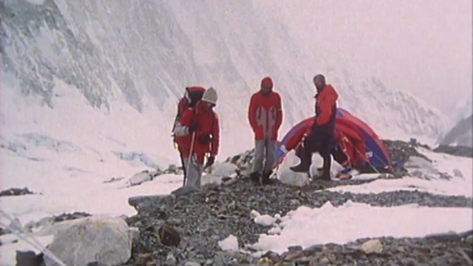 Al filo de lo imposible - Tan alta que ningún pájaro vuela sobre ella  (Parte 2) - Al filo de lo imposible | Ver