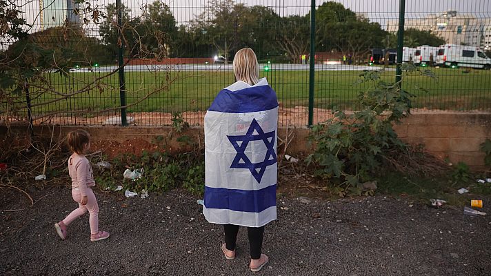 Telediario 1 - Una mezcla de angustia y esperanza invade a los familiares de los rehenes