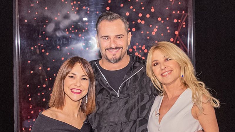 Atención Obras - Paula Ortiz y Asier Etxeandia