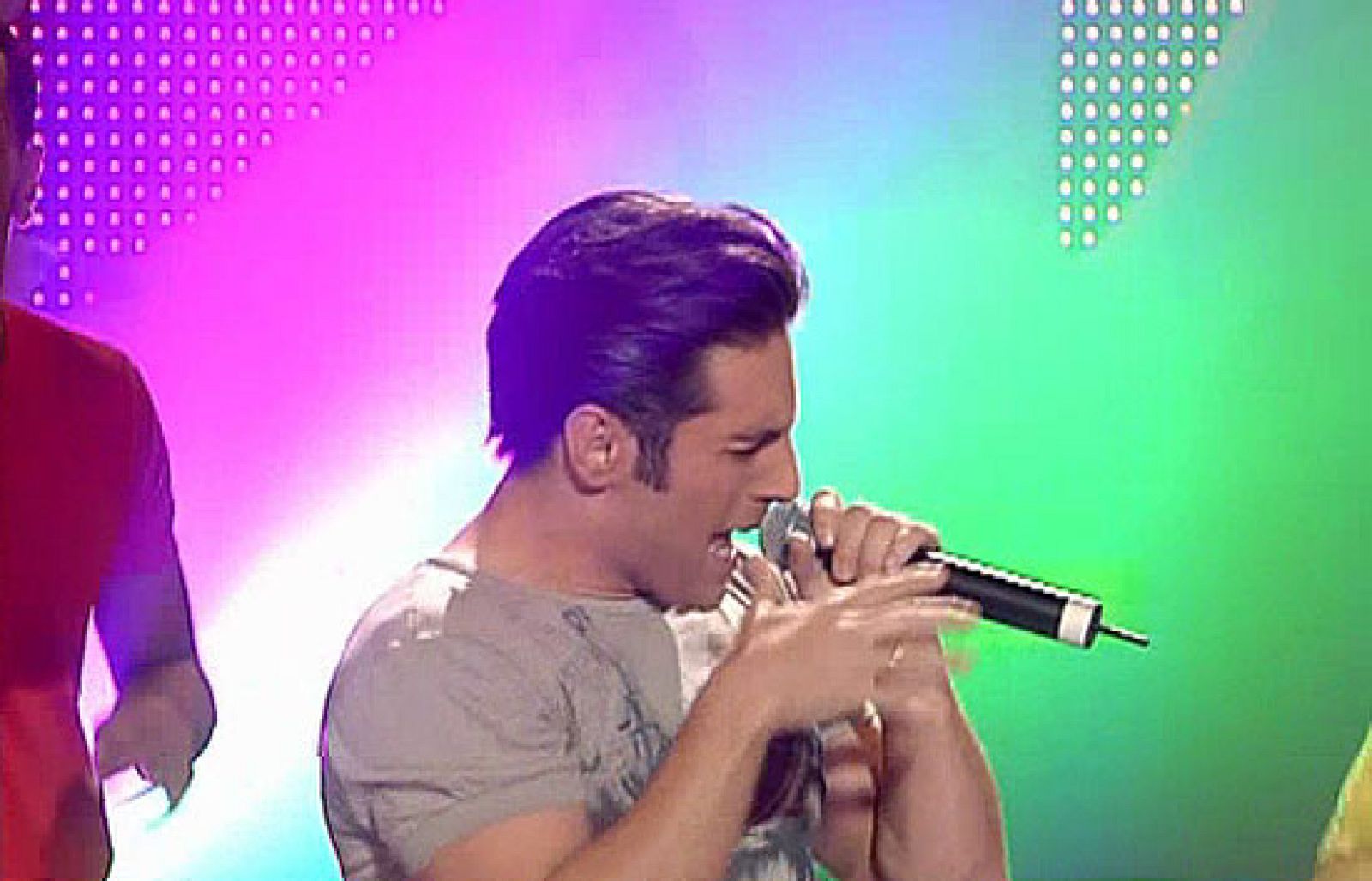 El éxitoso cantante David Bustamante presentó su nueva canción en Destino Oslo.