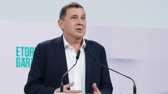 Telediario 1 - Otegi no concurrirá con EH-Bildu a las elecciones vascas y los partidos renuevan a sus candidatos