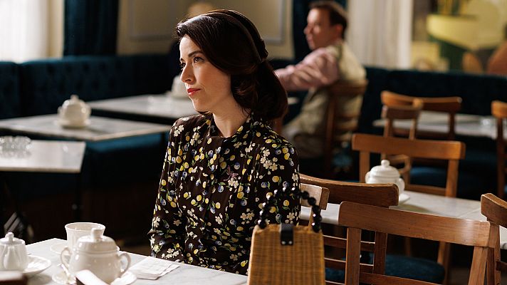 Salón de té La Moderna - La esposa de Fernando Collado se presenta a Laurita