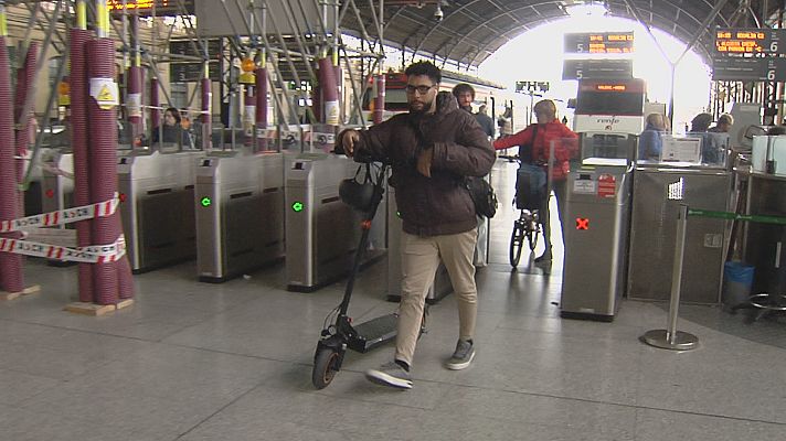 L'informatiu - Comunitat Valenciana - Renfe prohibix portar patinets elèctrics en tots els seus trens per seguretat