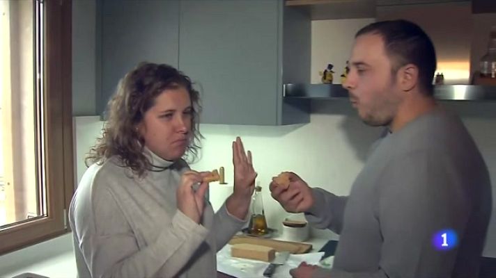 L'Informatiu - Un torronaire de la Noguera recupera el torrò al tall, servit acabat de fer