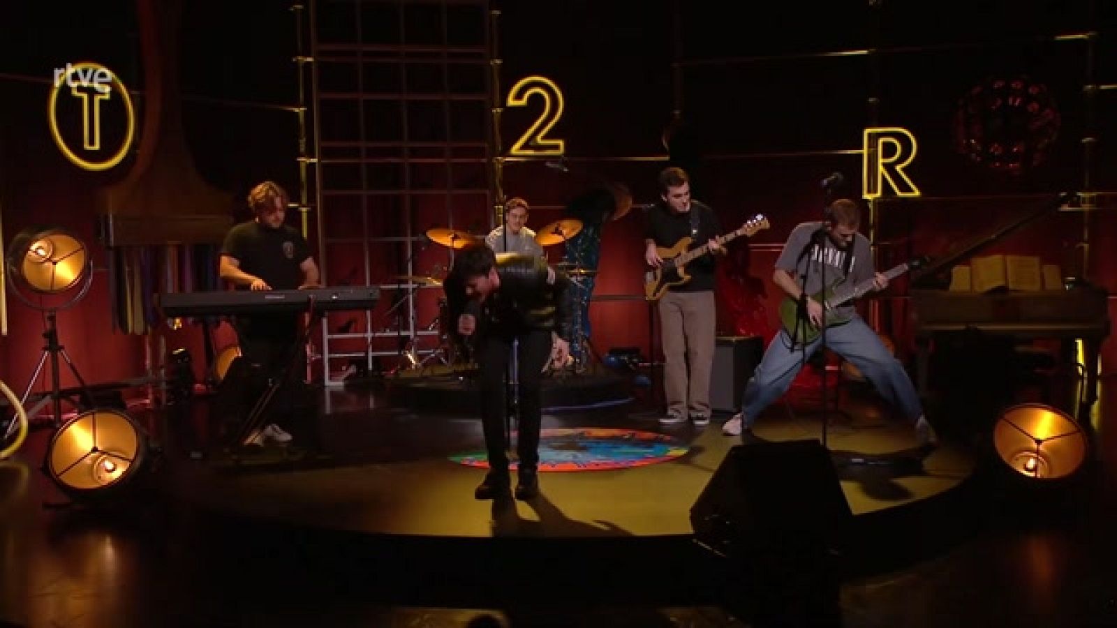 Culturas 2 - Perfecto Desorden interpreta 'Ilustre Parlanchín' - Ver ahora