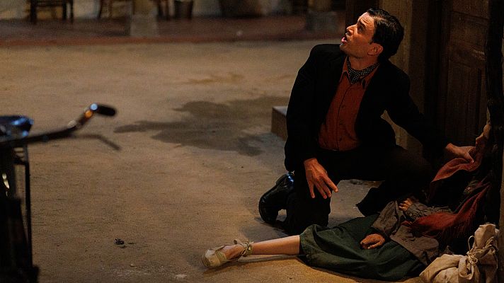 Salón de té La Moderna - Marta aparece tirada en la corrala