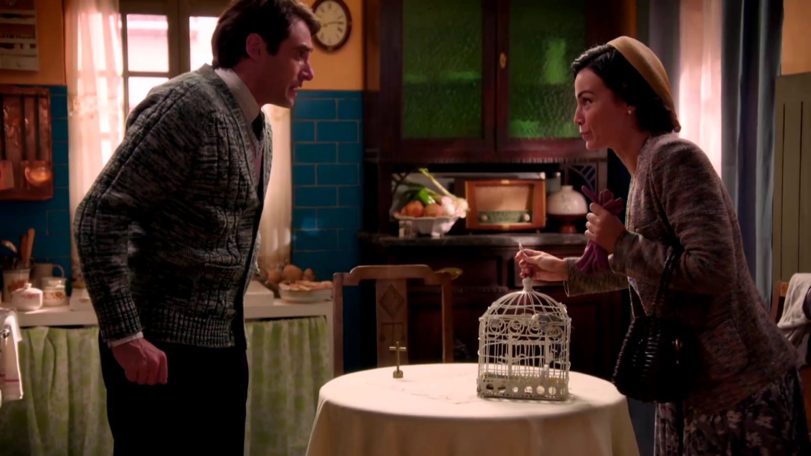 Teresa deja su periquito en casa de Miguel