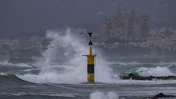 El tiempo - Las temperaturas bajan en casi todo el país con riesgo por olas y viento en el norte y Baleares