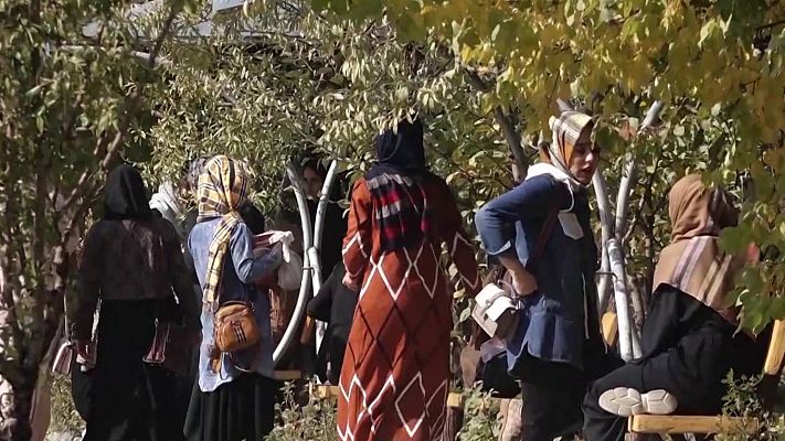 Telediario Fin de Semana - La lucha de las mujeres afganas por derechos: "¿Por qué nos han abandonado?"