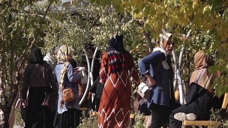 La lucha de las mujeres afganas por derechos: "¿Por qué nos han abandonado?"