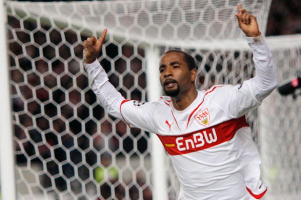 Champions League - Cacau adelanta al Stuttgart (1-0)