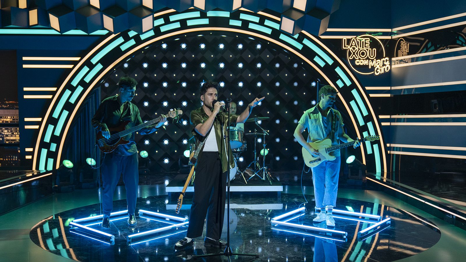 La banda Claim en el plató del Late Xou con Marc Giró