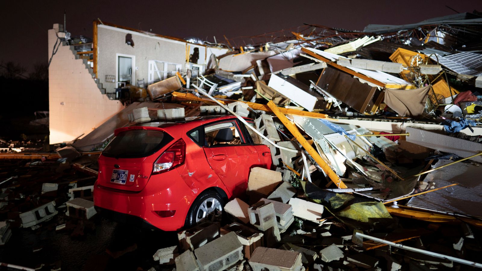 Seis muertos tras el paso de varios tornados en Tennessee | Ver