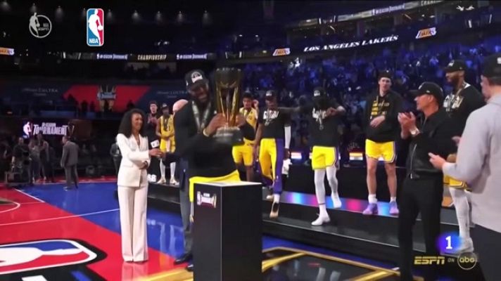  - Los Lakers se llevan la primera copa de la historia de la NBA
