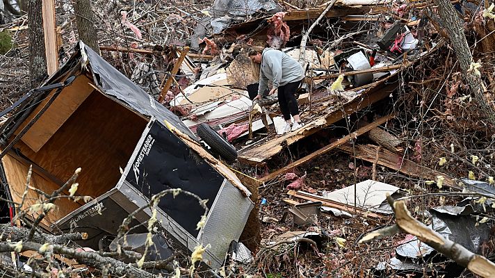 Telediario Fin de Semana - Seis muertos tras el paso de varios tornados en el estado de Tennessee