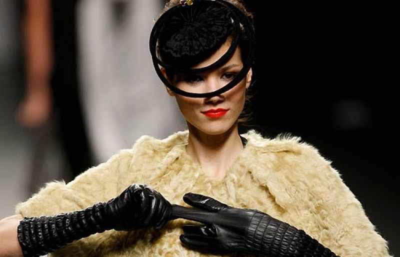 Desfile de Jesús Lorenzo en Cibeles Madrid Fashion Week 2010 | Ver