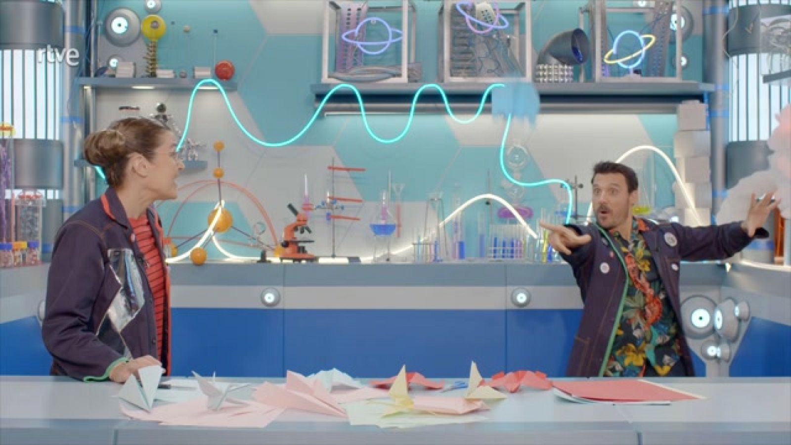 ¿Cómo vuelan los aviones? - Aprendemos en Clan: El Reto | Ver