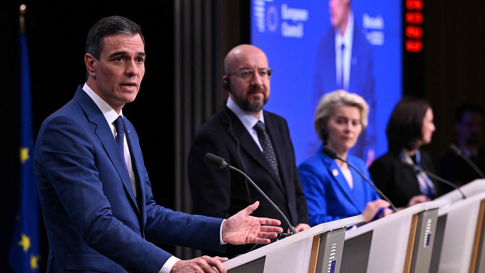 Sánchez advierte a Weber de los "argumentos falaces¿ del PP español y recuerda el "problema de flirtear" con la ultraderecha