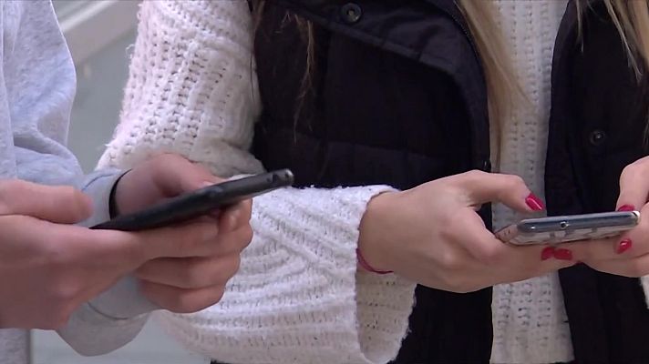 L'Informatiu - 400 menors comparteixen fotomuntatges de pornografia infantil per WhatsApp