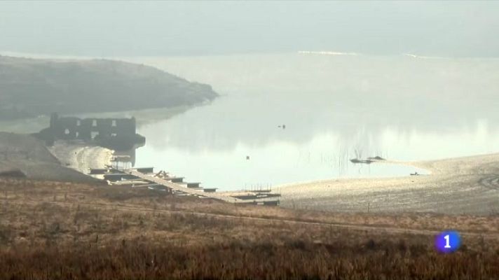 L'Informatiu - Les reserves d'aigua freguen nivells crítics