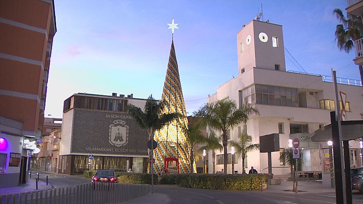 L'informatiu - Comunitat Valenciana - L'arbre de Nadal més gran del món... fet de punt de ganxo