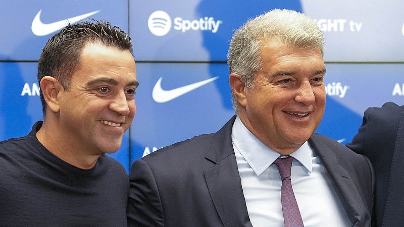 Laporta ratifica a Xavi y elogia su "resistencia" y cómo "protege a los jugadores"