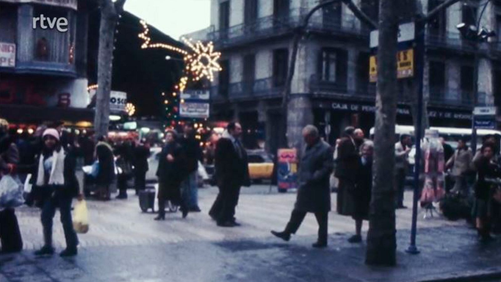 Arxiu TVE Catalunya - Crònica 2 - Part de la grossa cau a Barcelona