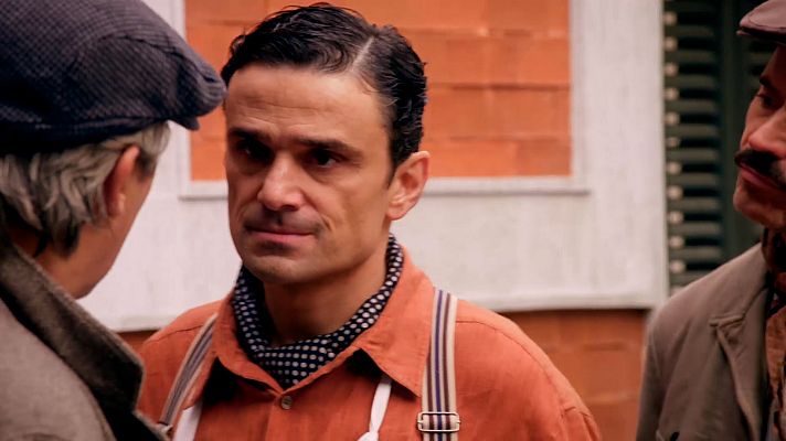 Salón de té La Moderna - Higinio amenaza a Pietro en La Moderna